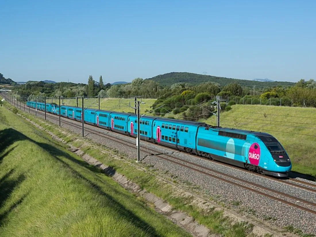 Un train grande vitesse - image d'illustration
